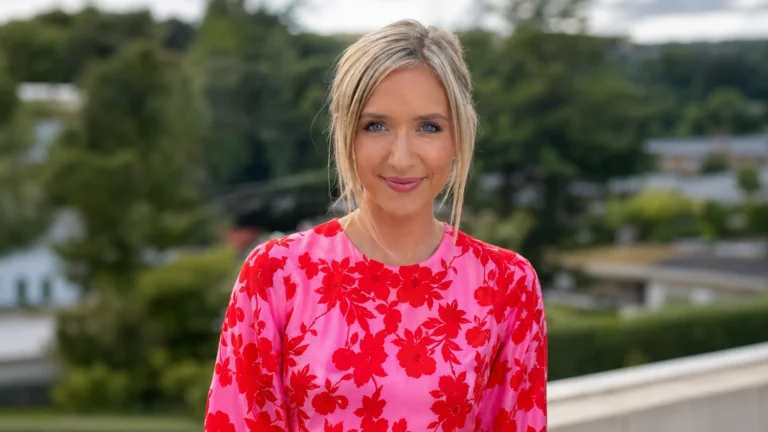 ellie pitt where is she from